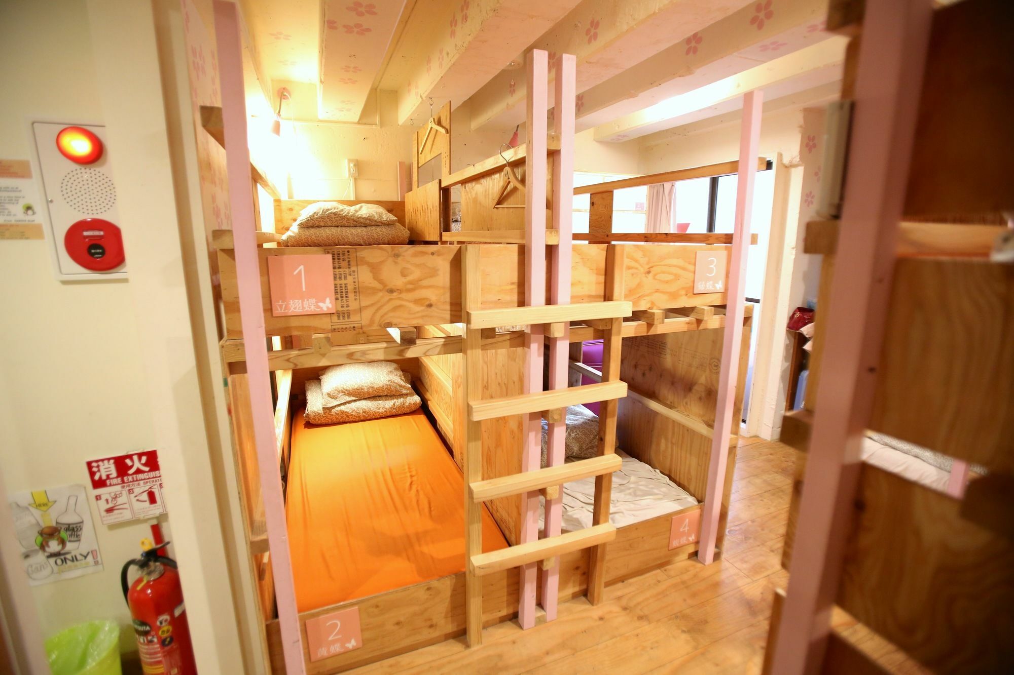 Yadoya Guest House Orange Токио Экстерьер фото