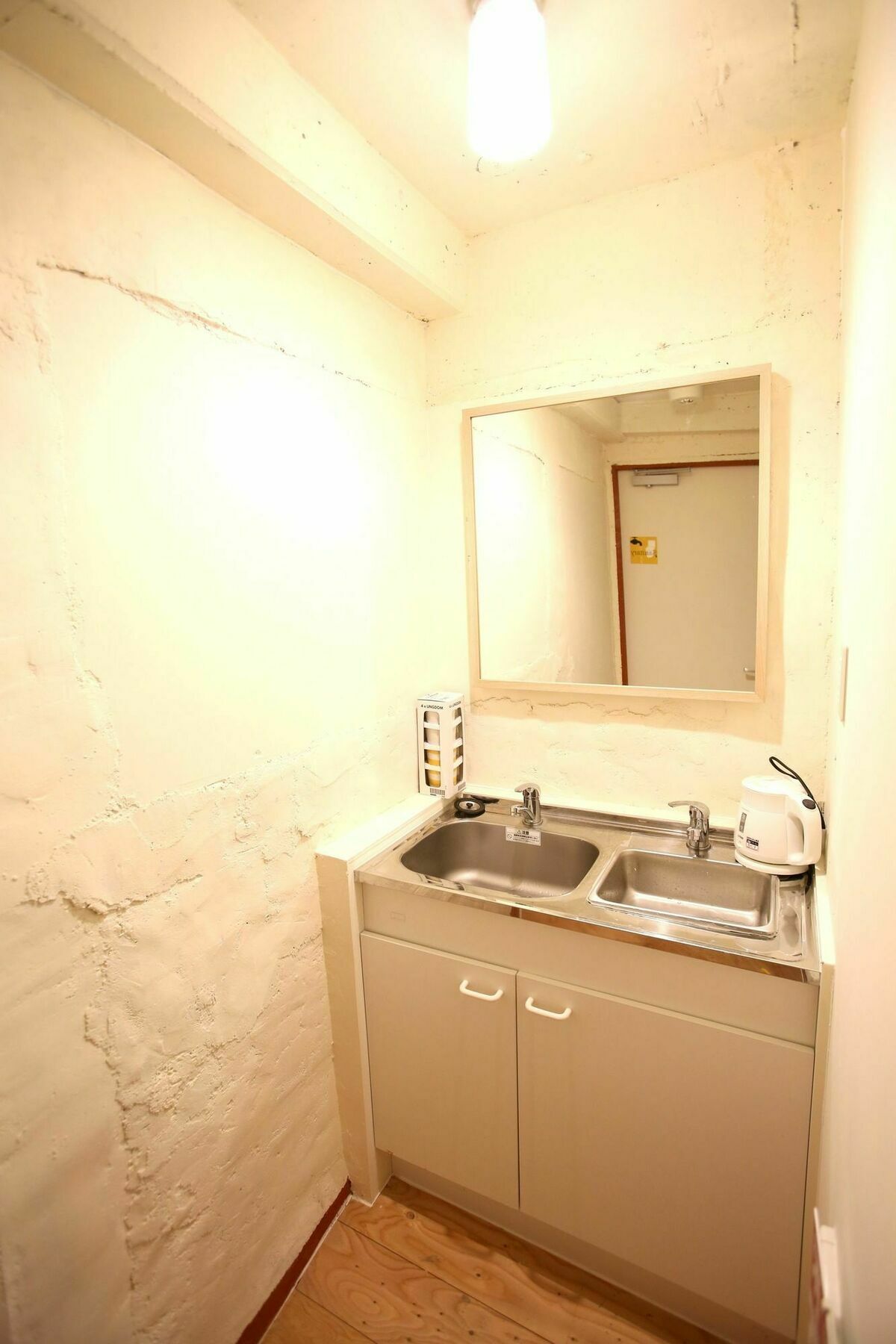 Yadoya Guest House Orange Токио Экстерьер фото